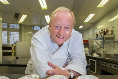 Alfons Schuhbeck gibt sein Kochwissen weiter Alfons Schuhbeck gibt sein Kochwissen weiter