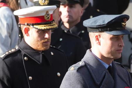 Prinz Harry (l.) und Prinz William bei der Gedenkveranstaltung am Remembrance Sunday in London Prinz Harry (l.) und Prinz William bei der Gedenkveranstaltung am Remembrance Sunday in London