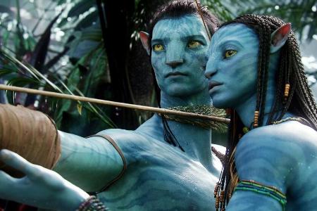Jake Sully (Sam Worthington) und Neytiri (Zoe Saldana) nähern sich in Jake Sully (Sam Worthington) und Neytiri (Zoe Saldana) nähern sich in