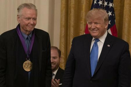 Jon Voight (l.) und Donald Trump im Weißen Haus Jon Voight (l.) und Donald Trump im Weißen Haus