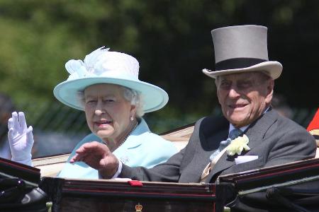 Queen Elizabeth II. und Prinz Philip sind seit 72 Jahren verheiratet Queen Elizabeth II. und Prinz Philip sind seit 72 Jahren verheiratet