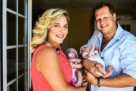 Jens und Daniela Büchner mit den Zwillingen Diego und Jenna Jens und Daniela Büchner mit den Zwillingen Diego und Jenna