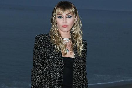 Miley Cyrus ist seit dem 23. November 27 Jahre alt Miley Cyrus ist seit dem 23. November 27 Jahre alt