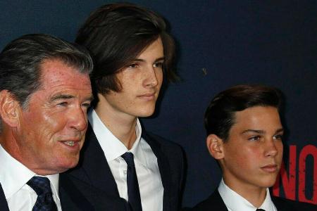 Pierce Brosnan und seine Söhne Dylan (Mitte) und Paris Pierce Brosnan und seine Söhne Dylan (Mitte) und Paris
