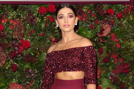 Naomi Scott auf dem roten Teppich des London Coliseum Naomi Scott auf dem roten Teppich des London Coliseum