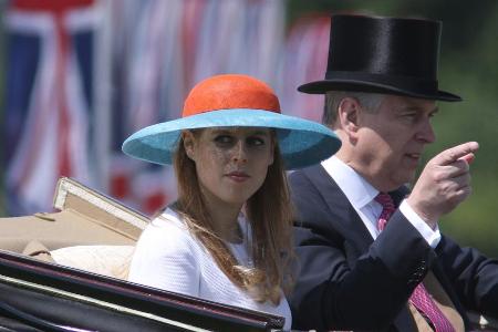 Prinzessin Beatrice und Prinz Andrew im Jahr 2015 Prinzessin Beatrice und Prinz Andrew im Jahr 2015