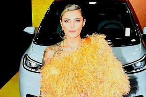 Sophia Thomalla: Flauschiger Hingucker in Orange