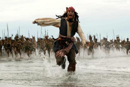 Steckt wie gewöhnlich in Schwierigkeiten: Captain Jack Sparrow (Johnny Depp) ... Steckt wie gewöhnlich in Schwierigkeiten: Captain Jack Sparrow (Johnny Depp) ...