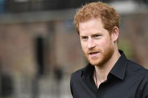 Prinz Harry feuert das englische Rugby-Team beim WM-Finale an
