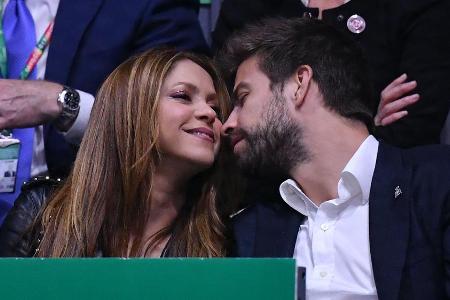 Shakira und Gerard Piqué auf der Tribüne des Davis-Cup-Finales in Madrid. Shakira und Gerard Piqué auf der Tribüne des Davis-Cup-Finales in Madrid.