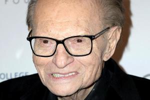 Larry King lag nach Schlaganfall im Koma