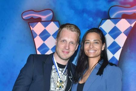 Oliver Pocher und seine Ehefrau Amira wurden zum ersten Mal gemeinsame Eltern Oliver Pocher und seine Ehefrau Amira wurden zum ersten Mal gemeinsame Eltern