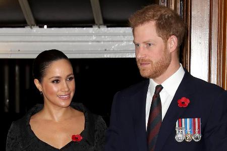 Herzogin Meghan und Prinz Harry feierten vor zwei Wochen den Remembrance Day mit der royalen Familie in der Royal Albert Hal... Herzogin Meghan und Prinz Harry feierten vor zwei Wochen den Remembrance Day mit der royalen Familie in der Royal Albert Hal...