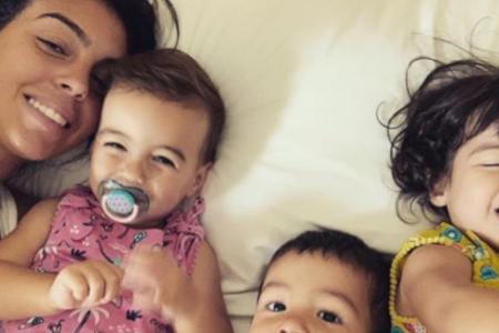 Diesen Schnappschuss mit den Kids postete Georgina Rodriguez Diesen Schnappschuss mit den Kids postete Georgina Rodriguez