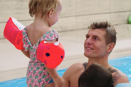 Toni Kroos mit seinen Kindern im Dokumentarfilm 