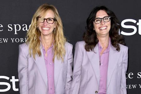 Von der Brille bis zu den Schuhen im Partnerlook: Julia Roberts und ihre Stylistin Elizabeth Stewart Von der Brille bis zu den Schuhen im Partnerlook: Julia Roberts und ihre Stylistin Elizabeth Stewart