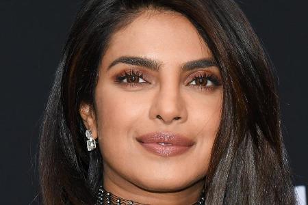 Priyanka Chopra hat Herzogin Meghan bei einem Abendessen kennengelernt Priyanka Chopra hat Herzogin Meghan bei einem Abendessen kennengelernt