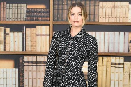 Margot Robbie auf der Pariser Fashion Week Margot Robbie auf der Pariser Fashion Week