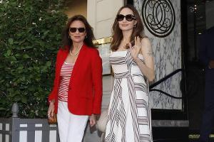 Angelina Jolie und Jacqueline Bisset in abgestimmten Paris-Outfits