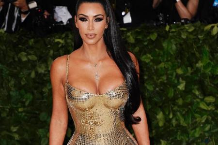 Kim Kardashian ist berühmt für ihre Sanduhrfigur