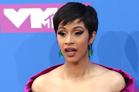 Ohne Perücke unterwegs: Rapperin Cardi B Ohne Perücke unterwegs: Rapperin Cardi B