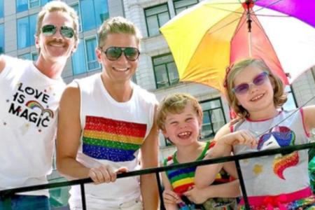Neil Patrick Harris mit seinem Mann, David Burtka, und ihren gemeinsamen Kindern Gideon Scott und Harper Grace (v.l.n.r.) be... Neil Patrick Harris mit seinem Mann, David Burtka, und ihren gemeinsamen Kindern Gideon Scott und Harper Grace (v.l.n.r.) be...