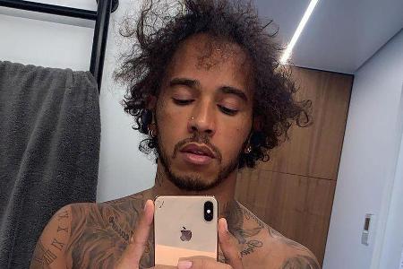 Lewis Hamilton zeigt seinen Fans dieses Spiegel-Selfie Lewis Hamilton zeigt seinen Fans dieses Spiegel-Selfie
