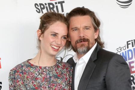 Stolzer Papa: Ethan Hawke mit seiner ältesten Tochter Maya Stolzer Papa: Ethan Hawke mit seiner ältesten Tochter Maya
