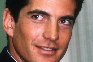 John F. Kennedy Jr.: Wie sehr lastete die Bürde seines Vaters auf ihm?