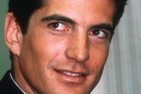 John F. Kennedy Jr. musste sich mit drei Jahren von seinem Vater, US-Präsident John F. Kennedy, verabschieden John F. Kennedy Jr. musste sich mit drei Jahren von seinem Vater, US-Präsident John F. Kennedy, verabschieden