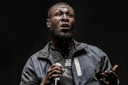 Zum ersten Mal durfte Stormzy beim beliebten Glastonbury Festival auftreten Zum ersten Mal durfte Stormzy beim beliebten Glastonbury Festival auftreten