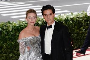 Rätselhafte Posts: Cole Sprouse und Lili Reinhart doch nicht getrennt?