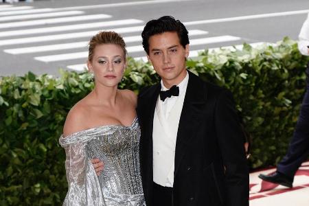Machen sich über die Trennungsgerüchte lustig: Lili Reinhart und Cole Sprouse Machen sich über die Trennungsgerüchte lustig: Lili Reinhart und Cole Sprouse