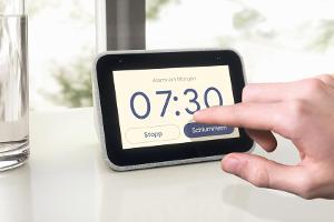 Lenovo Smart Clock: Kluger Wecker oder unnötige Spielerei?