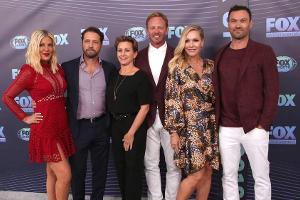 Neuer Trailer zu "BH90210": Diese beiden Stars kommen sich näher