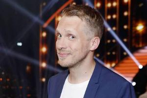 Oliver Pocher ersteigert zwei Trophäen von Boris Becker