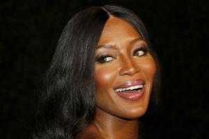 Naomi Campbells unterhaltsame Putzroutine im Flugzeug