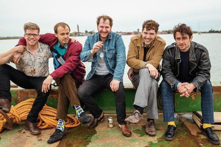 Die Band Wanda ist immer noch da: Mit ihrem vierten Album läuten sie eine neue Ära ein Die Band Wanda ist immer noch da: Mit ihrem vierten Album läuten sie eine neue Ära ein