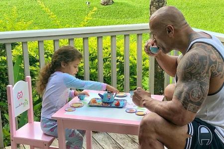 Dwayne Johnson mit Tochter Jasmine beim Teekränzchen Dwayne Johnson mit Tochter Jasmine beim Teekränzchen