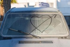 Wer sein Auto liebt, der pflegt und schützt den Lack