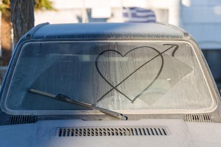 Wer sein Auto liebt, der pflegt und schützt den Lack Wer sein Auto liebt, der pflegt und schützt den Lack