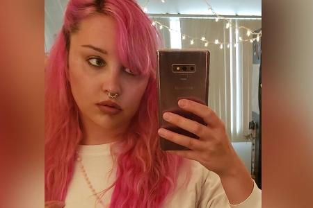 Ganz in Pink: Amanda Bynes mit ihrer neuen Haarpracht Ganz in Pink: Amanda Bynes mit ihrer neuen Haarpracht