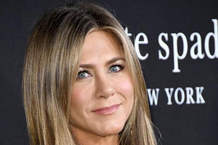 Fans von Jennifer Aniston beschweren sich wegen schlecht bearbeiteter Fotos Fans von Jennifer Aniston beschweren sich wegen schlecht bearbeiteter Fotos