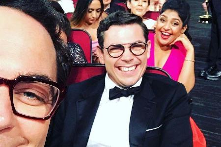 Jim Parsons (l.) postet ein Selfie von der Verleihung der Creative Arts Emmys Jim Parsons (l.) postet ein Selfie von der Verleihung der Creative Arts Emmys