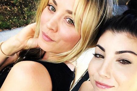 Kaley Cuoco (l.) und ihre Schwester Briana Kaley Cuoco (l.) und ihre Schwester Briana
