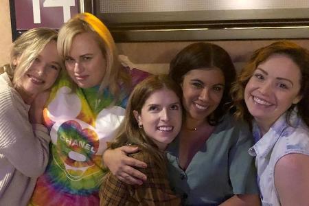 Anna Kendrick (m.): Sie ist mit ihren Darsteller-Kollegen unterwegs Anna Kendrick (m.): Sie ist mit ihren Darsteller-Kollegen unterwegs