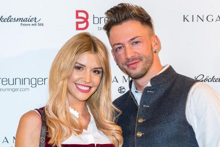 Gerda Lewis und ihr Keno geben ihr gemeinsames Red-Carpet-Debüt beim Opening des Kinga Mathe-Stores in Stuttgart Gerda Lewis und ihr Keno geben ihr gemeinsames Red-Carpet-Debüt beim Opening des Kinga Mathe-Stores in Stuttgart