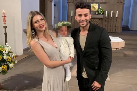 Domenico De Cicco und seine Partnerin Julia bei der Taufe ihrer Tochter Domenico De Cicco und seine Partnerin Julia bei der Taufe ihrer Tochter