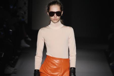 Lässig, sexy oder elegant: So unterschiedlich lässt sich der Lederrock in Karamell stylen