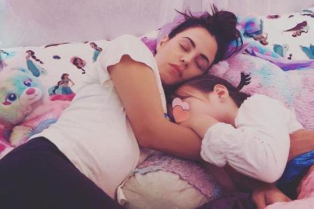 Jenna Dewan kuschelt mit Tochter Everly und zeigt ihren Babybauch Jenna Dewan kuschelt mit Tochter Everly und zeigt ihren Babybauch